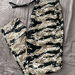 OVO Tiger Camo Ripstop Leisure Pant - Size Med